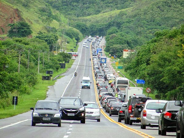 160 mil veículos passaram pela rodovia entre os dias 18 e 23 de abril, segundo a CCR Via Lagos