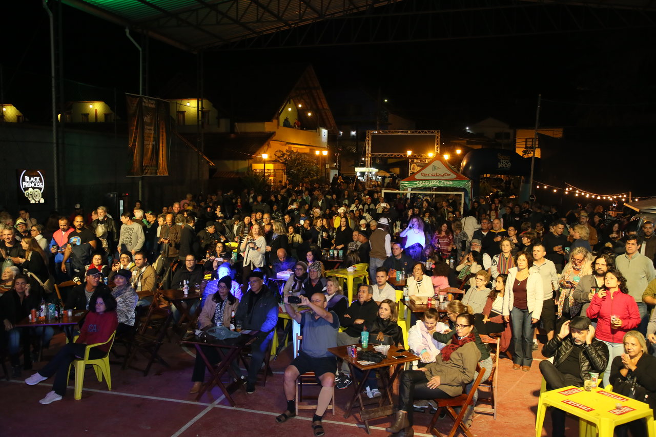 FriJazz: Prefeitura comemora sucesso de público da 1ª noite do evento. Hoje tem Blues Etílicos e Rosa Marya Colin