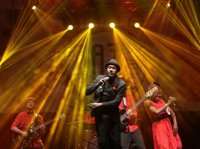 Jazz e Blues: primeira noite reúne multidão em Rio das Ostras