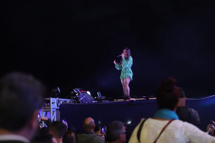 Cantora sertaneja encerra a Festa da Padroeira