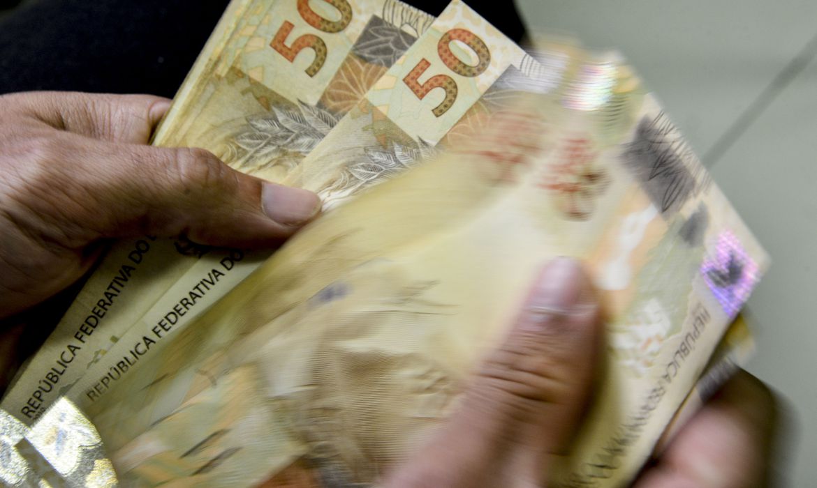 Auxílio Brasil de R$ 600 começa a ser pago