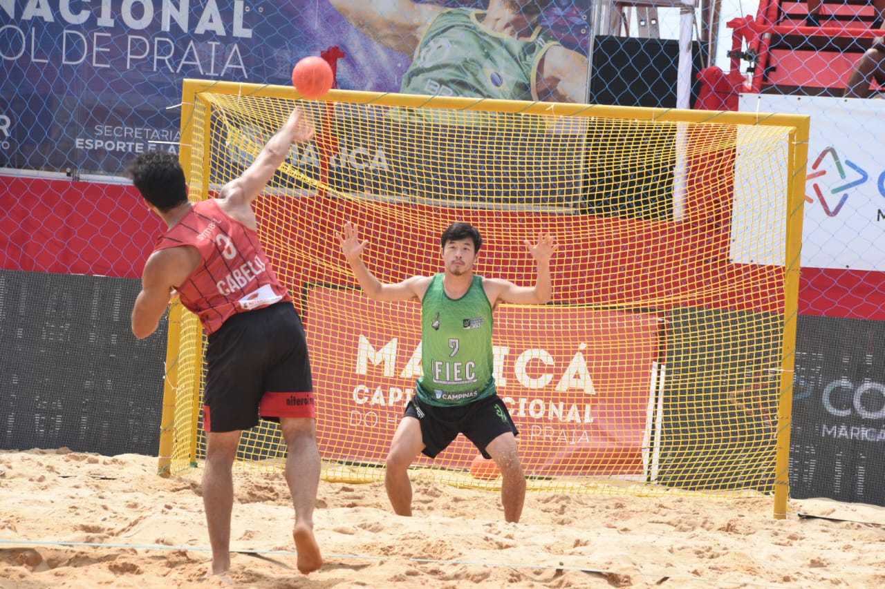 Seleções de handebol de praia treinam em Maricá