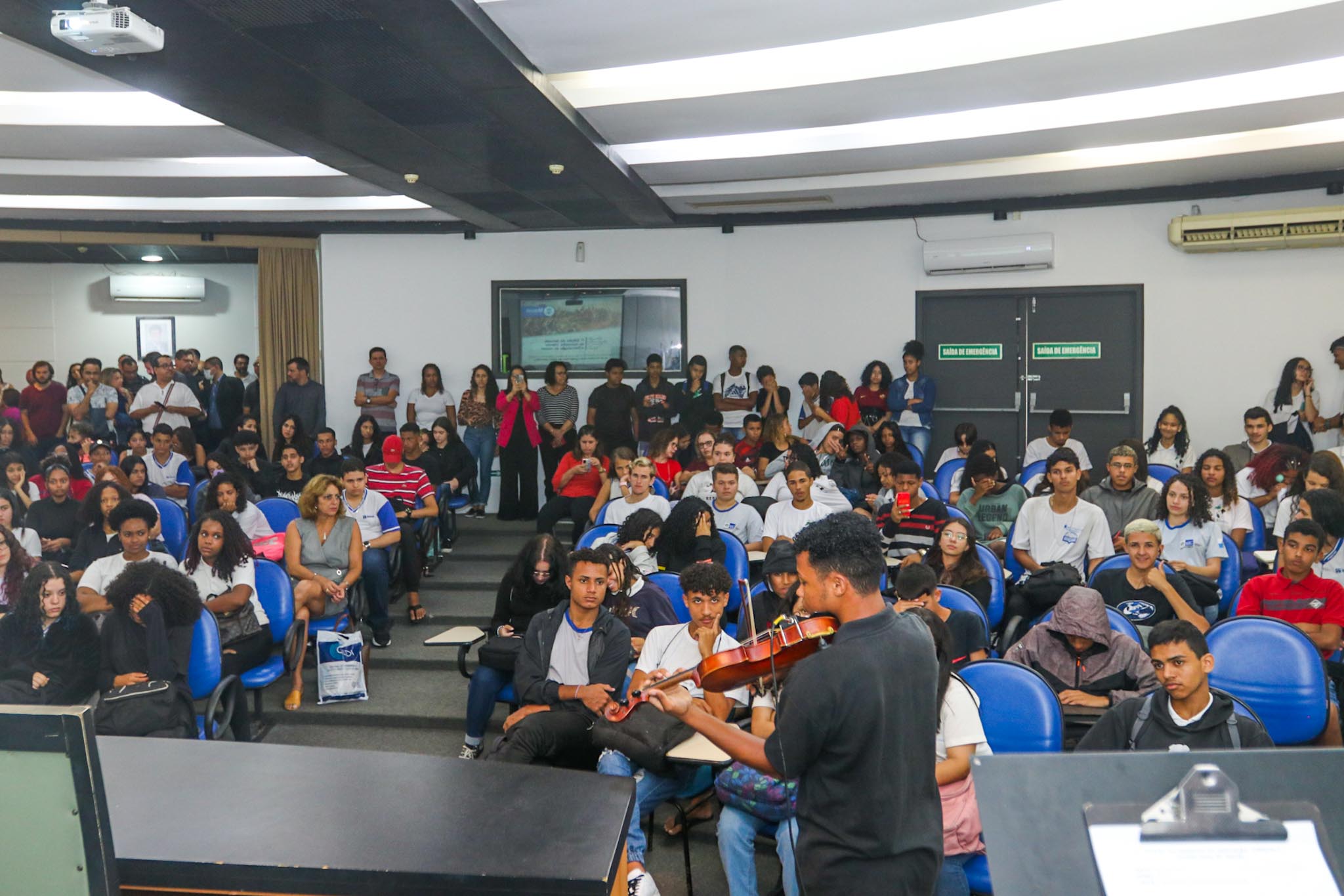 Secretaria de Ciência e Tecnologia reúne alunos para palestra