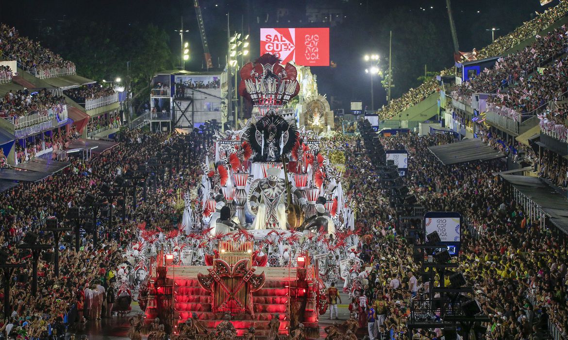 4 escolas escolhem sambas para o Carnaval 2023