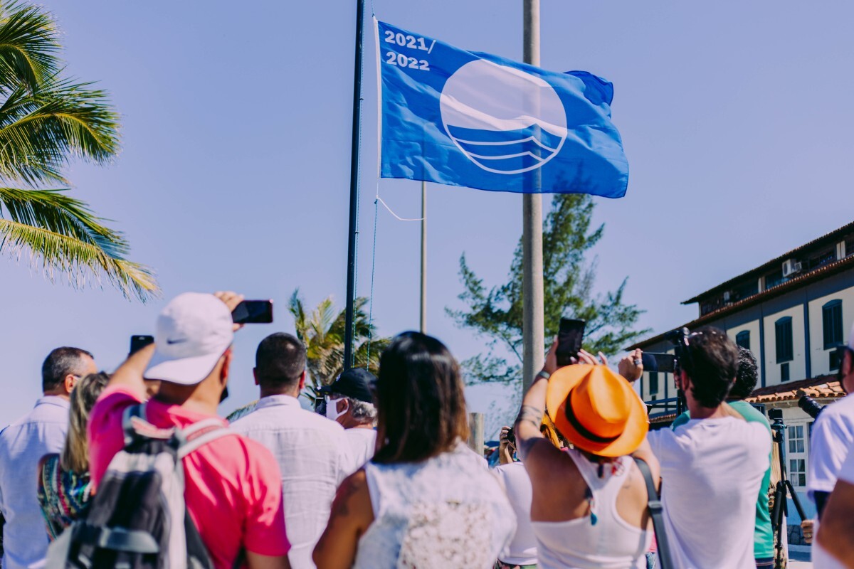 Praia do Peró recebe certificação da Bandeira Azul