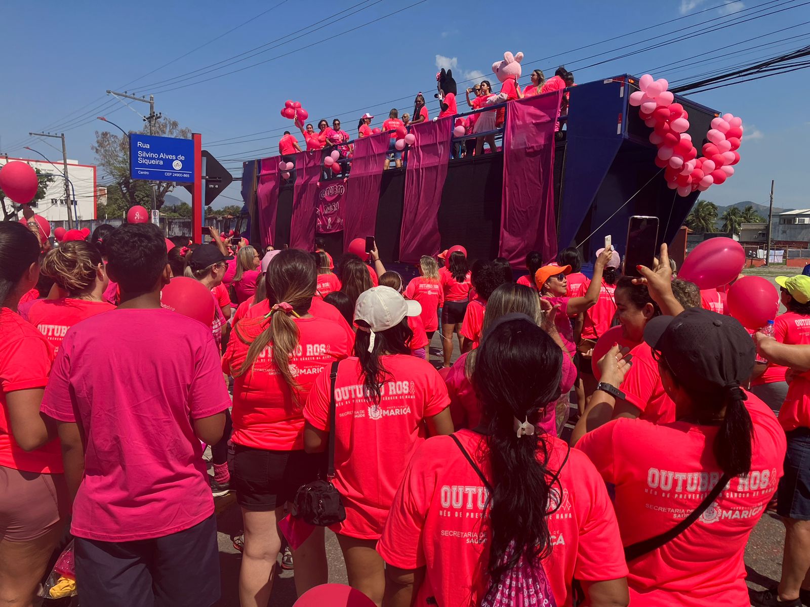 Caminhada do Outubro Rosa leva mais de 800 pessoas às ruas de Maricá