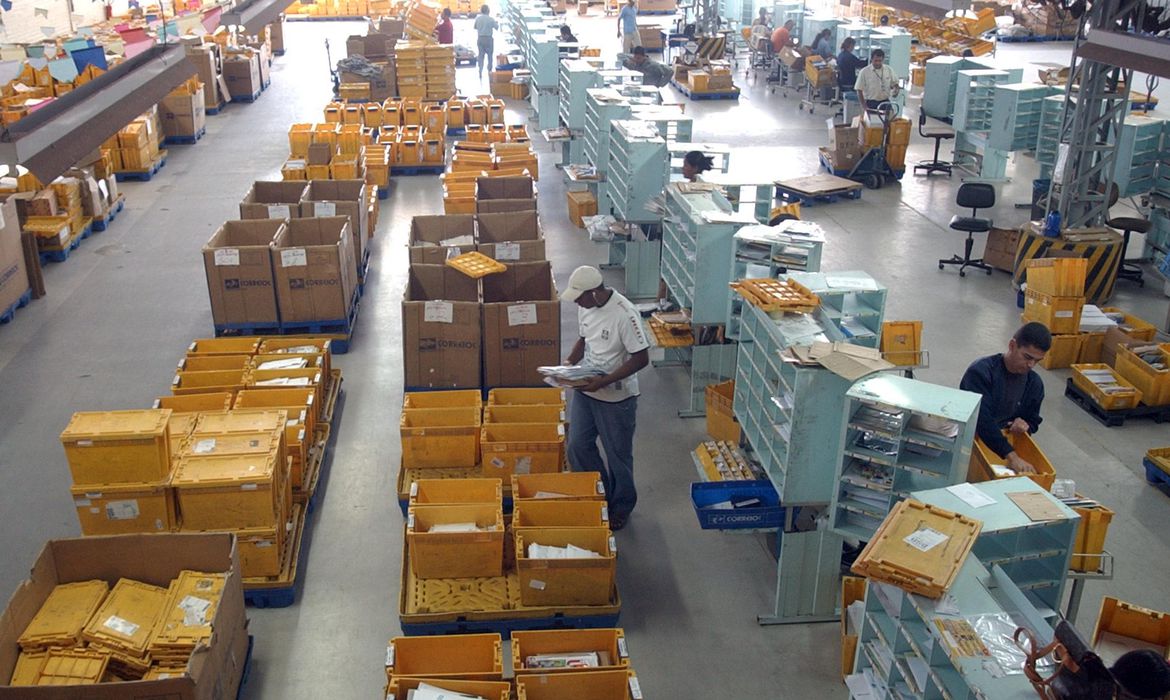 Correios vão leiloar 175 mil encomendas não entregues