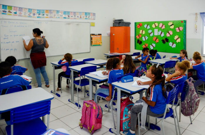 Novo concurso público para a educação deve sair em 2023