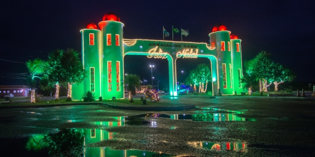 Pontos turísticos de Arraial do Cabo ganham iluminação natalina