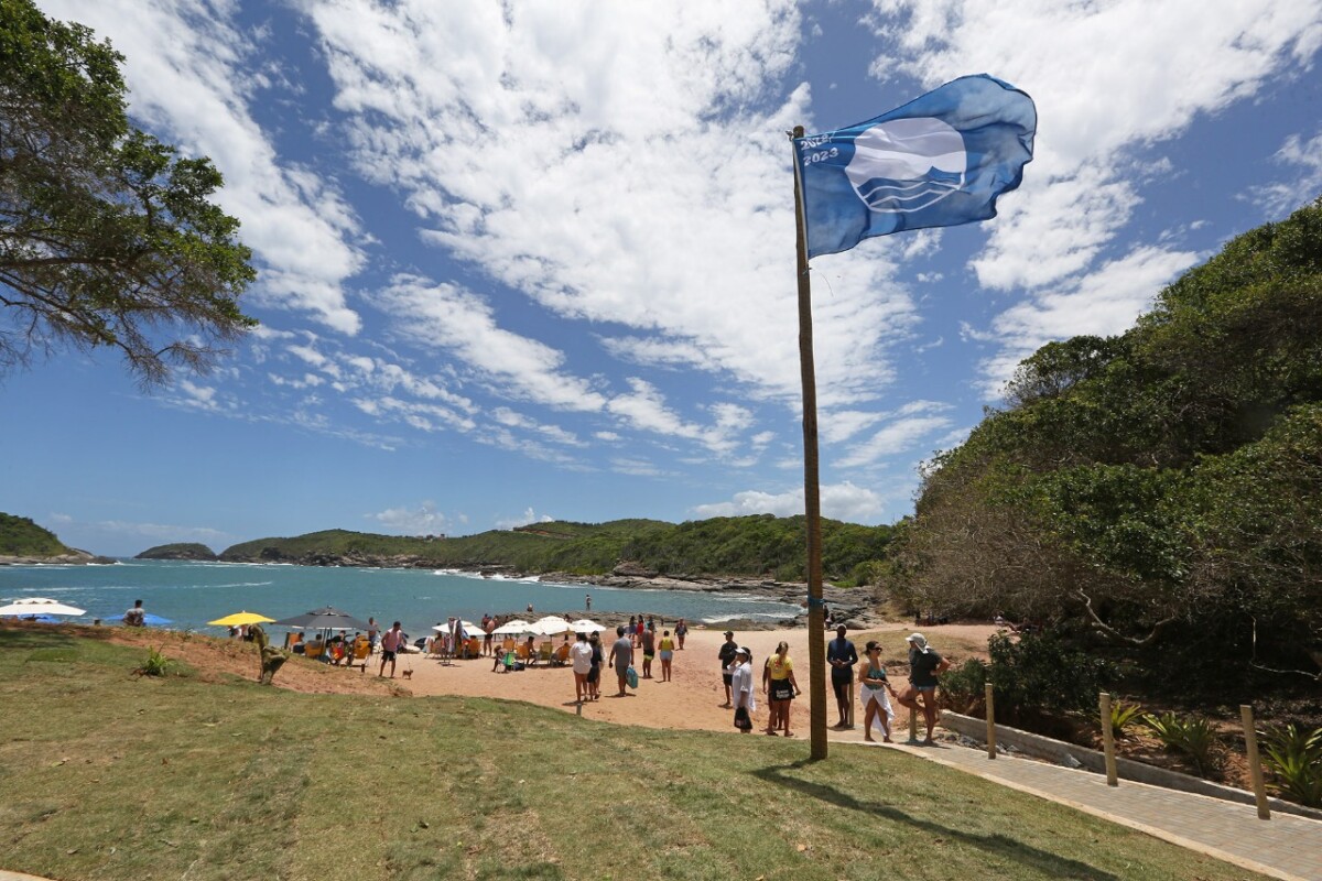 Bandeira Azul pela primeira vez na Praia do Forno em Búzios