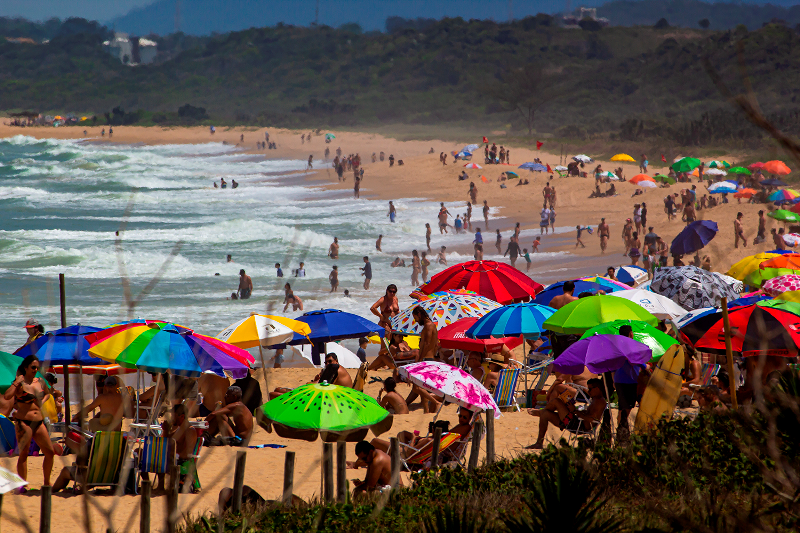 Belezas naturais e infraestrutura atraem turistas para Macaé