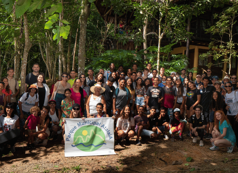 Alunos do Atletismo do Ciep Maringá participam de ação ecológica no Parque Atalaia