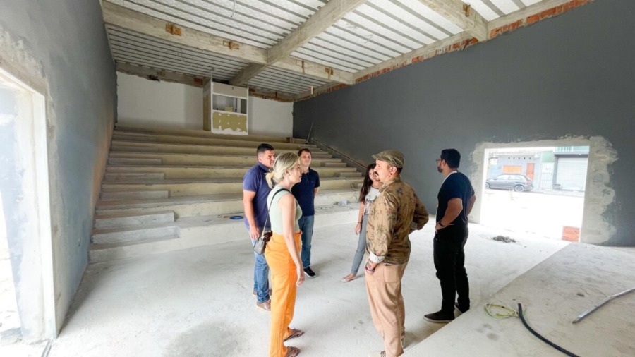 Prefeitura e equipe do programa Cine+ fazem visita técnica em obras de sala de cinema em Casimiro de Abreu