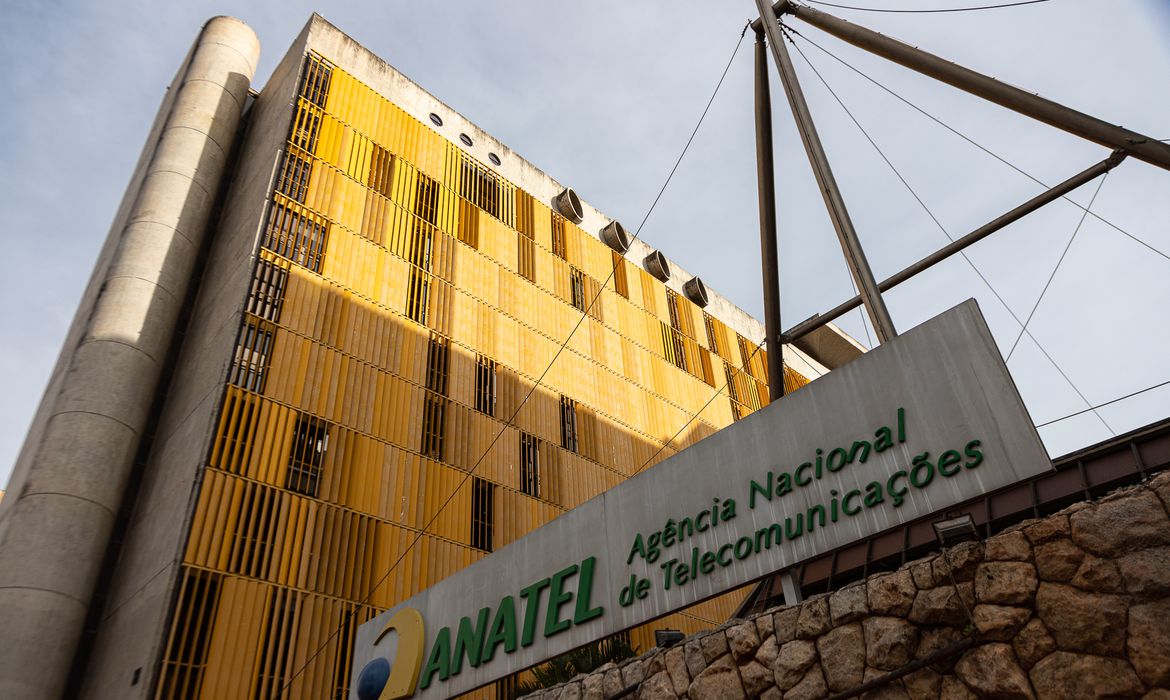 Anatel ordena bloqueio de cinco milhões de decodificadores piratas