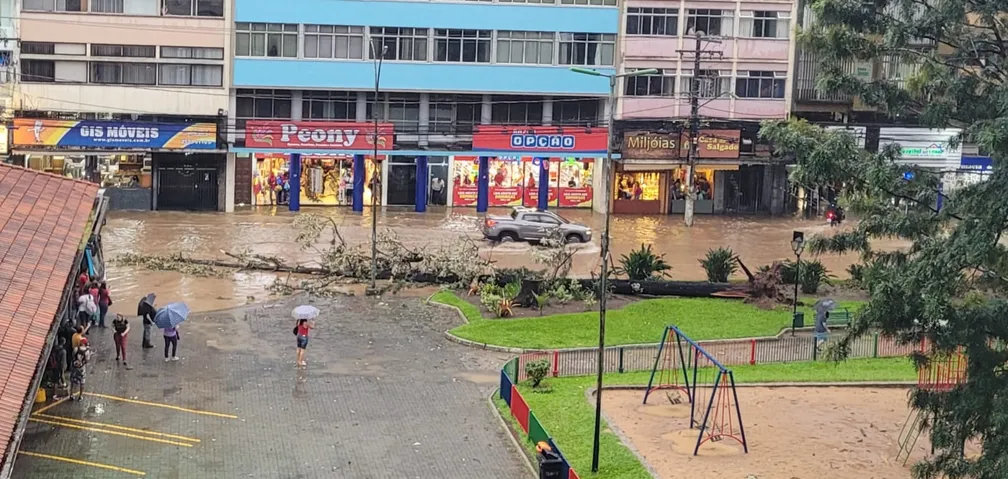 Chuva forte,granizo e rajadas de vento em Friburgo