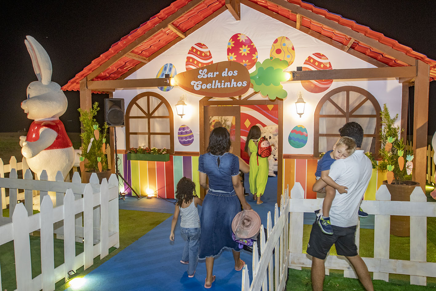 Toca do Coelho da Páscoa é inaugurada em Macaé