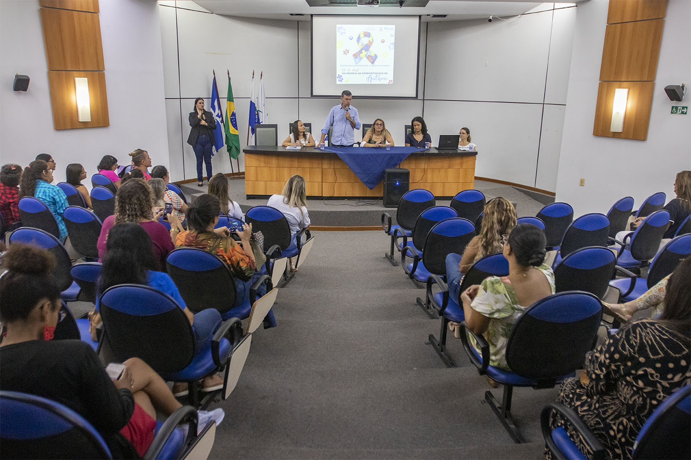 Autismo: encontro traz reflexões sobre desafios e conquistas no município