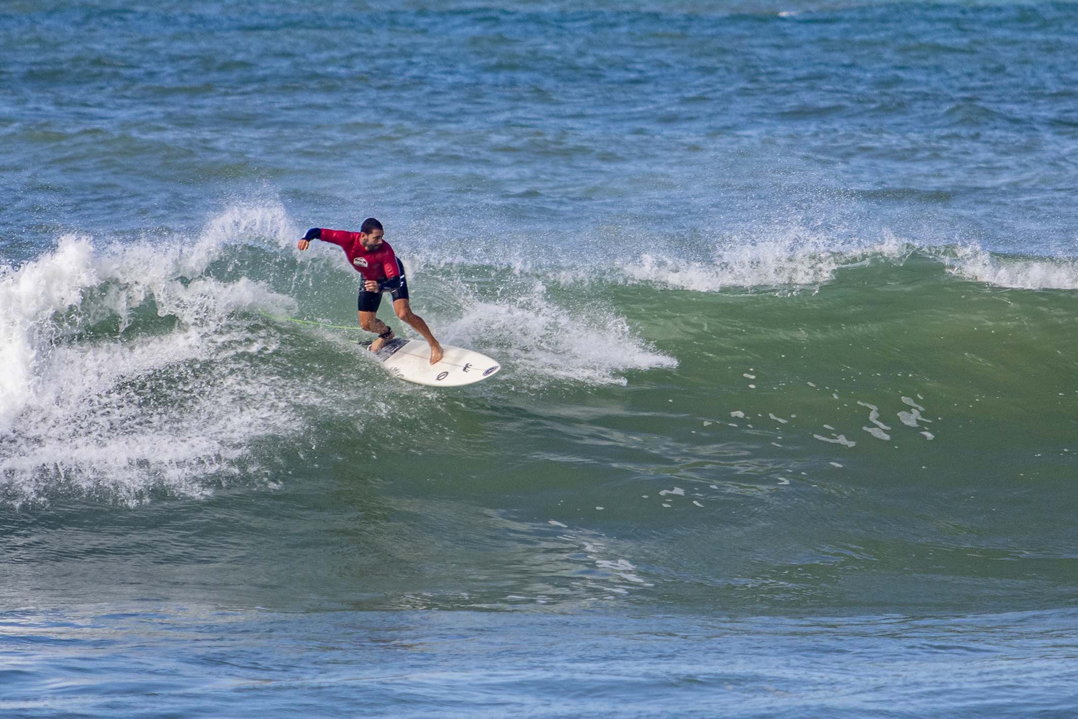 Circuito de surfe recebe atletas da região