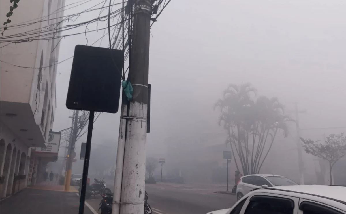 Incêndio em aterro sanitário deixa Teresópolis sob fumaça