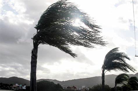 Ventos fortes e ressaca podem atingir o litoral de SJB