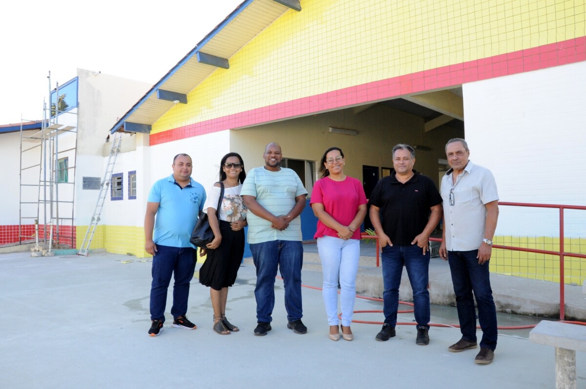 Secretária de Educação visita obra da escola Délfica de Carvalho, em Barra do Furado, e destaca nova estrutura