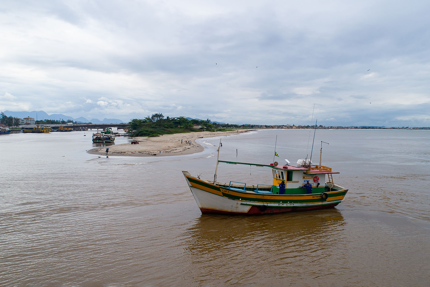 Barco de socorro começa a operar em Macaé