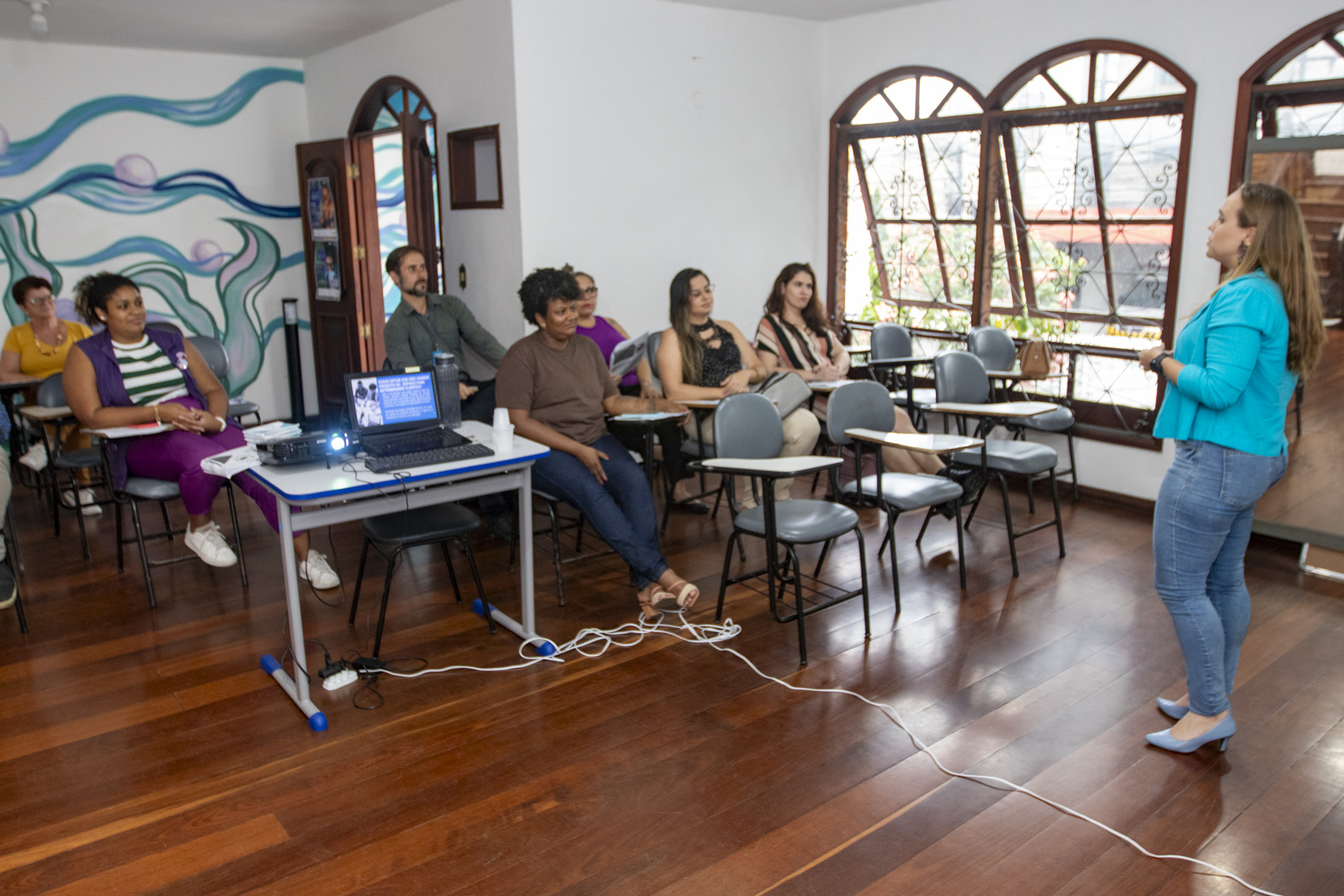 Palestra ‘Dialogando com o Cliente’ abre mês do empreendedorismo feminino