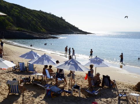 Búzios com movimento intenso no feriadão de Finados