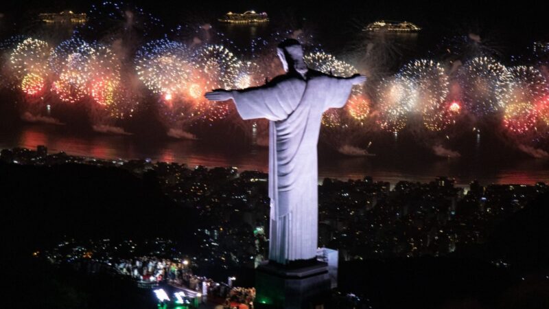 Réveillon 2024: Riotur apresenta as atrações para os dois palcos da praia de Copacabana