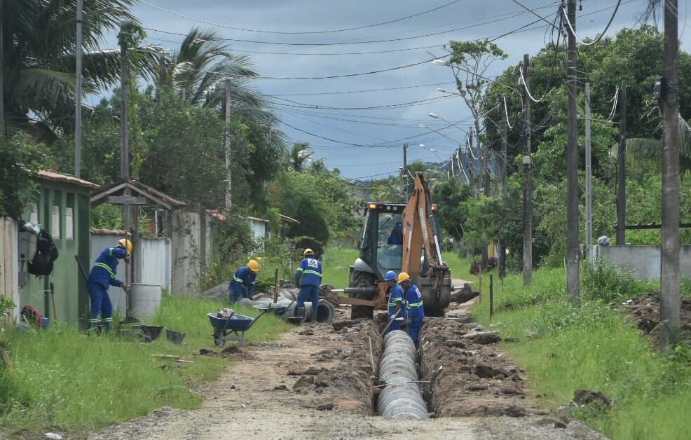 Obras de drenagem e pavimentação do bairro Recanto dos Paratis segue avançando