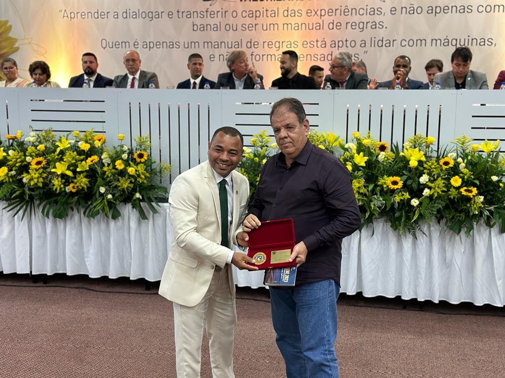 Secretário Municipal de Segurança recebe a Medalha Dr. José Bento Ribeiro Dantas em Sessão Solene Comemorativa aos 28 anos de Búzios
