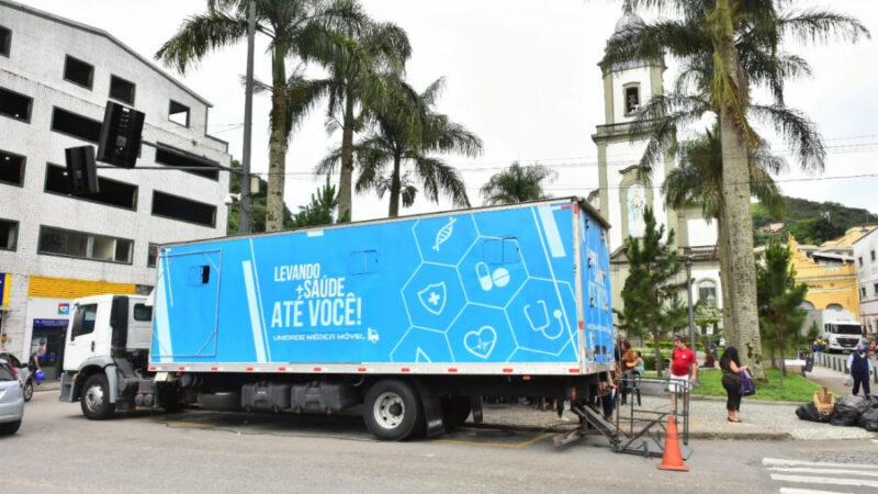 Caminhão da Saúde leva serviços médicos especializados e reduz filas de espera em Petrópolis