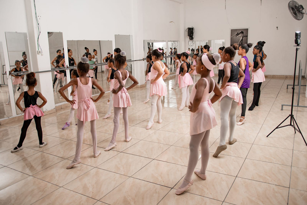 Espetáculo de dança “A Criação” neste sábado no Teatro Trianon