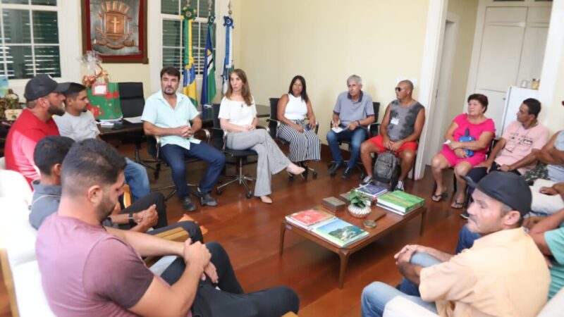 Pescadores de Quissamã recebem primeira parcela do defeso da Piracema