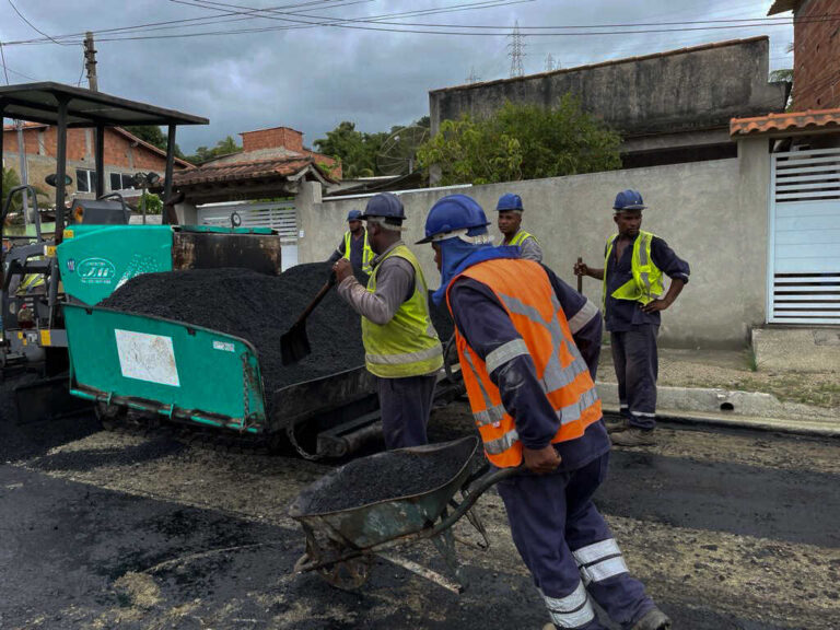Obras do programa Somando Forças avançam e chegam a novas ruas do bairro Vinhateiro