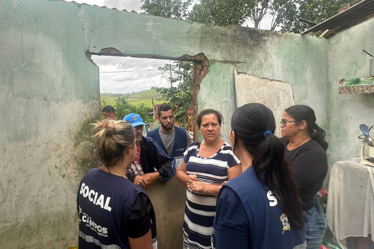 Secretarias mantêm atendimento a moradores que tiveram casas destruídas pelas chuvas