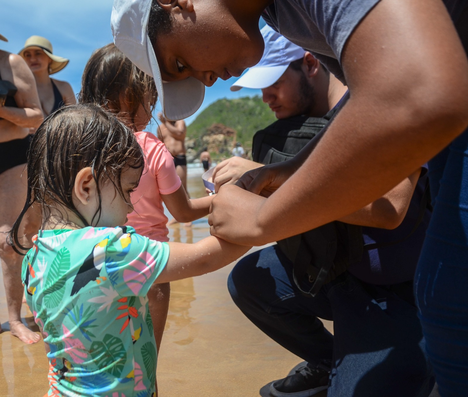 Operação Verão Criança Segura na Praia de Geribá garante identificação e proteção