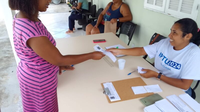 Fazenda faz entrega dos carnês de IPTU/2024 no bairro da Penha