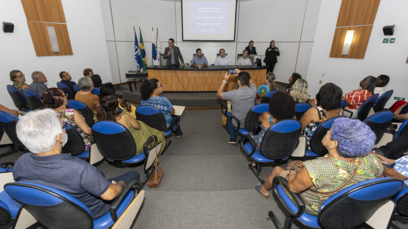 Aposentados recebem homenagem no Paço Municipal