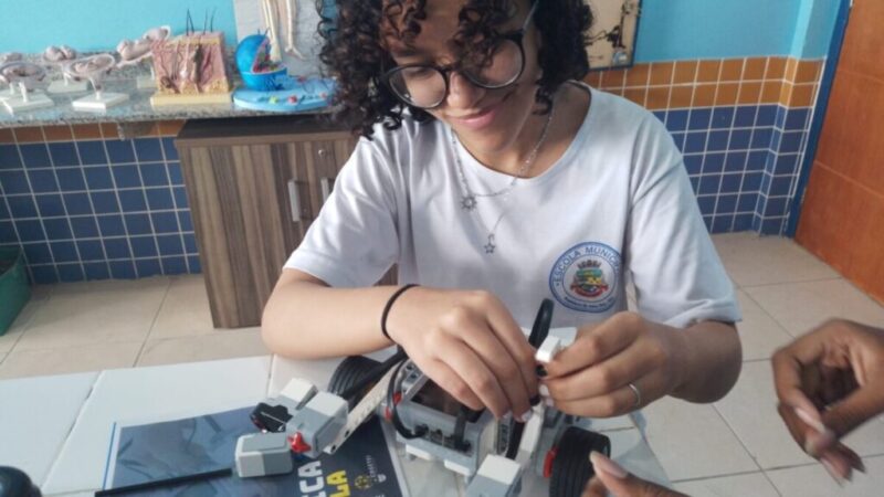 Inovador projeto “Oficina de Robótica” impulsiona o aprendizado dos estudantes da Escola Municipal Prof.ª Márcia Francesconi