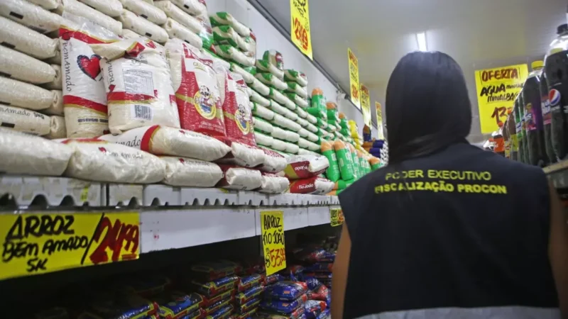 Procon de Búzios realiza fiscalização em mercados do município para coibir práticas abusivas no preço do arroz