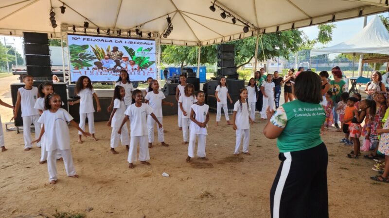 Escola Felizarda Maria leva Família na Escola a Feijoada da Liberdade