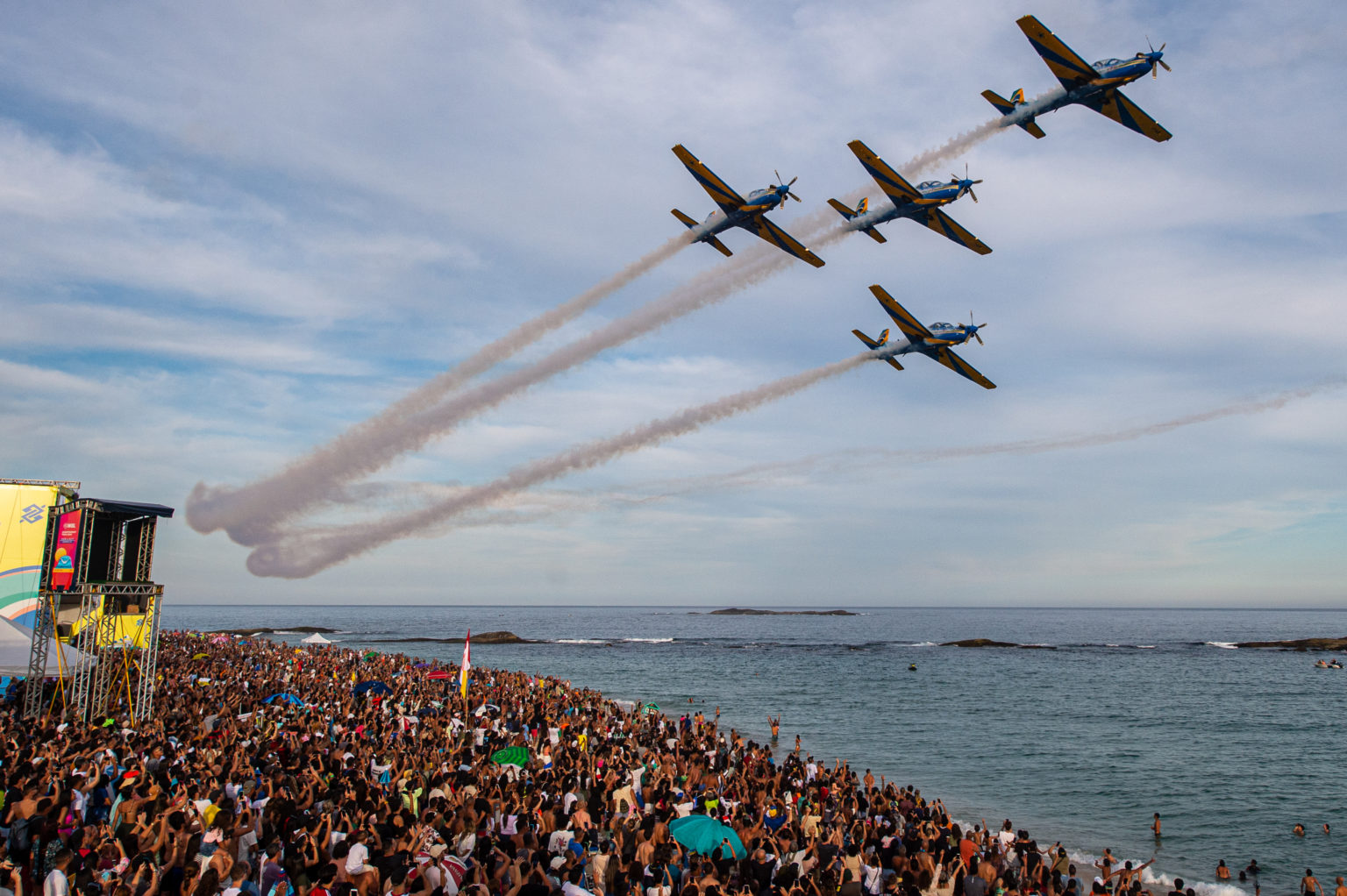 Mundial de Surf terá apresentação da Esquadrilha da Fumaça