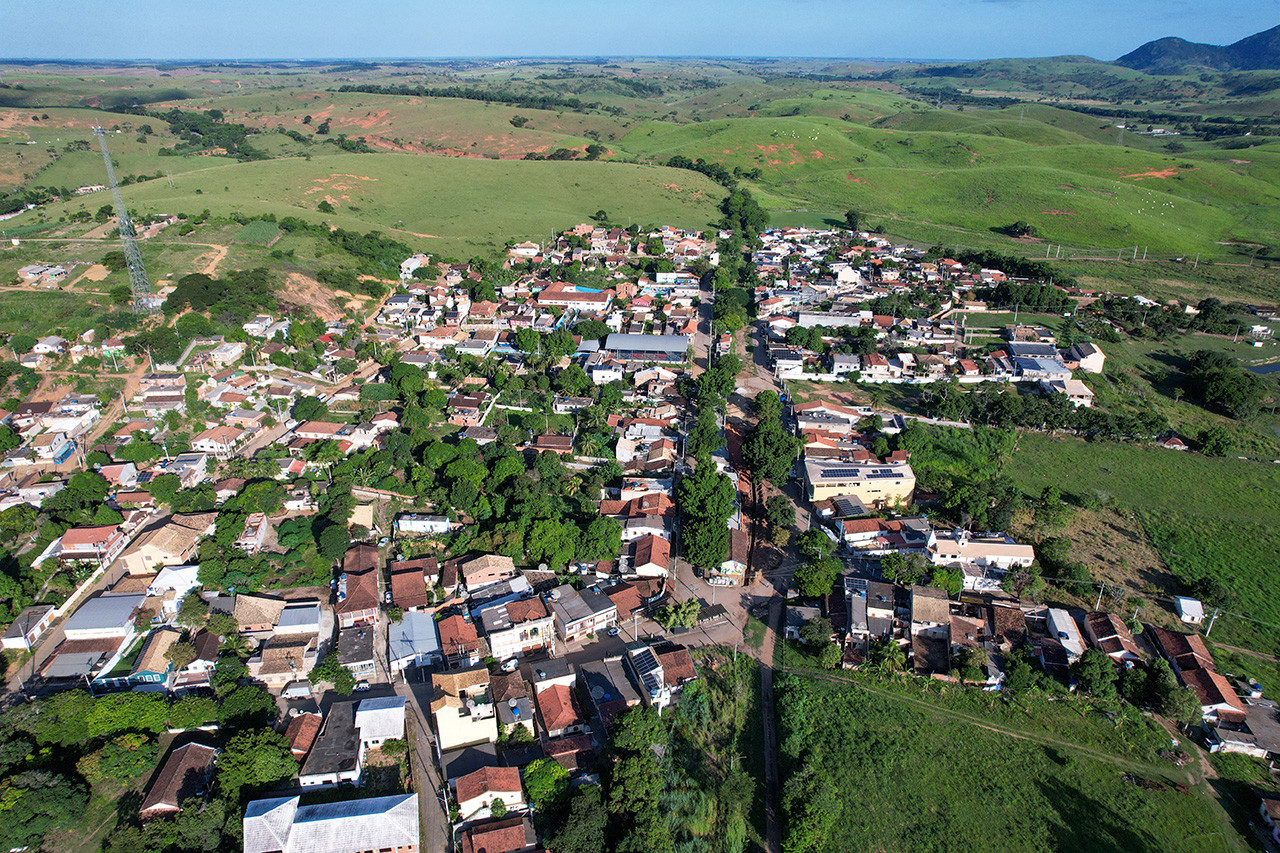 Moradores de Vila Nova ganham calçadão com espaço de convivência, esporte e lazer