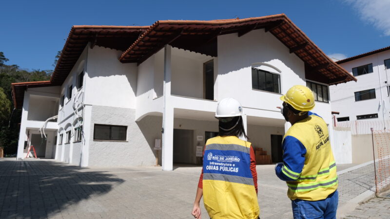 Cláudio Castro vistoria obras do Hospital Estadual de Oncologia, em Nova Friburgo