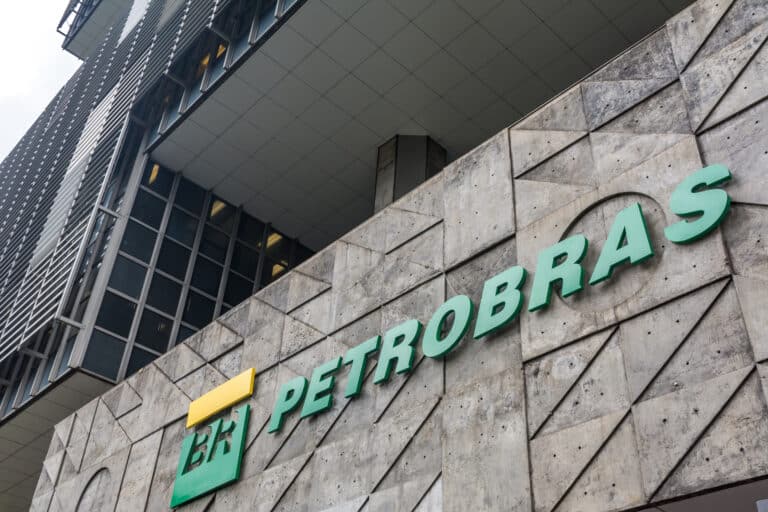 Petrobras quer que trabalhadores devolvam R$ 2 bilhões após STF anular acordo