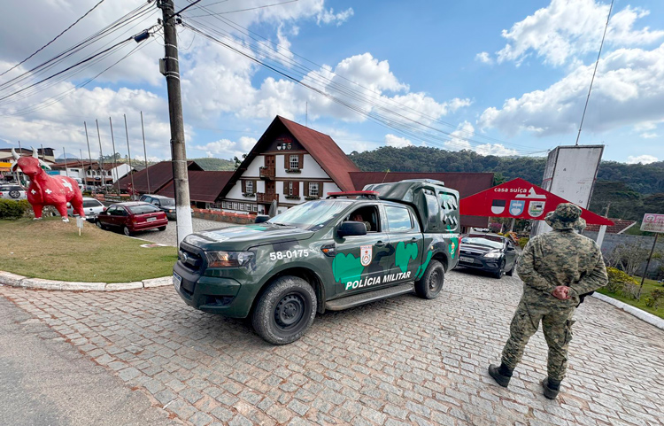 Queijaria é flagrada pela polícia ambiental poluindo rio em Conquista