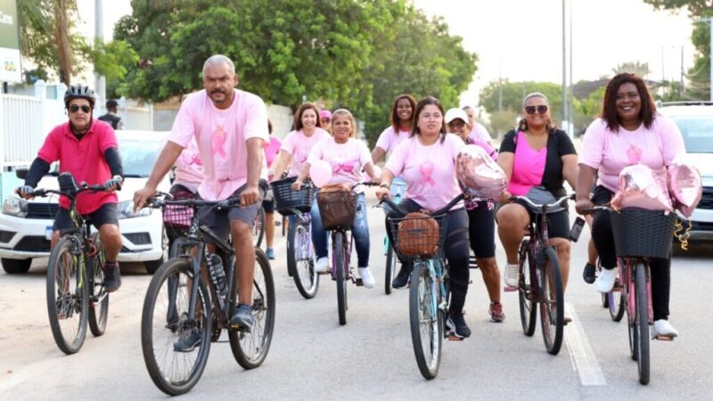 Pedalada Rosa movimenta ruas do Carmo em ação do Outubro Rosa