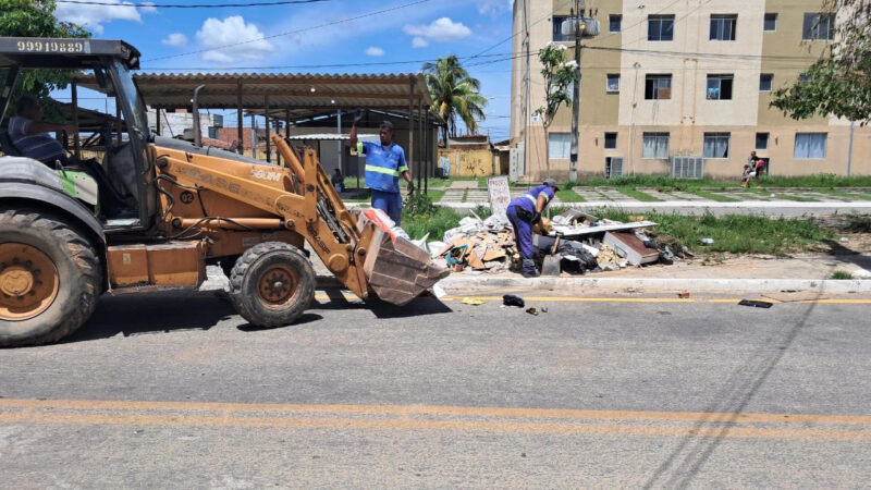 Prefeitura realiza remoção manual e mecanizada de resíduos diariamente em toda a cidade