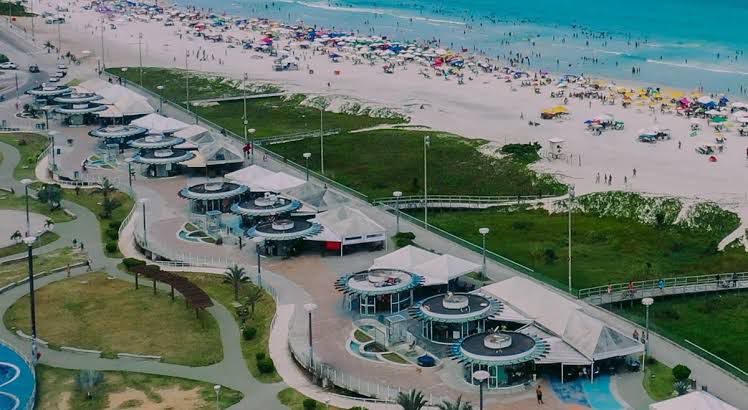 Cabo Frio realiza operação para organizar a Praia das Dunas